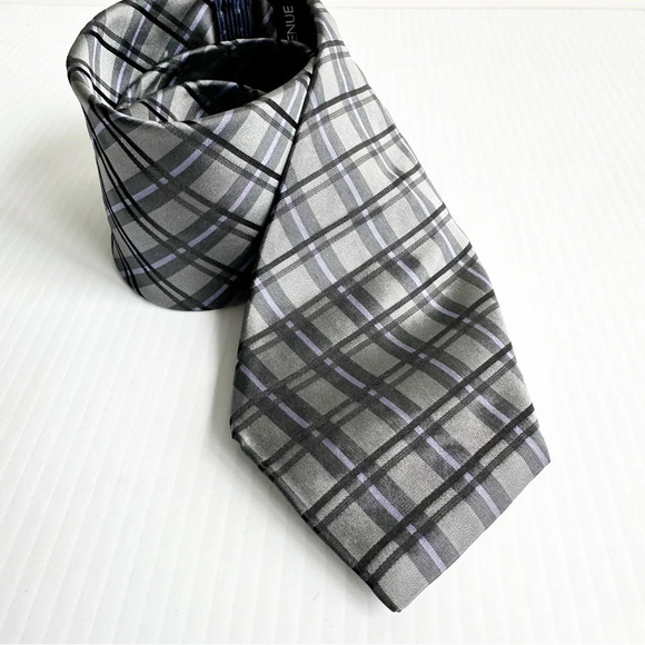 Saks Fifth Avenue 100% Silk Tie Gray Purple Geometric Stripes Made In USA - Picture 1 of 9